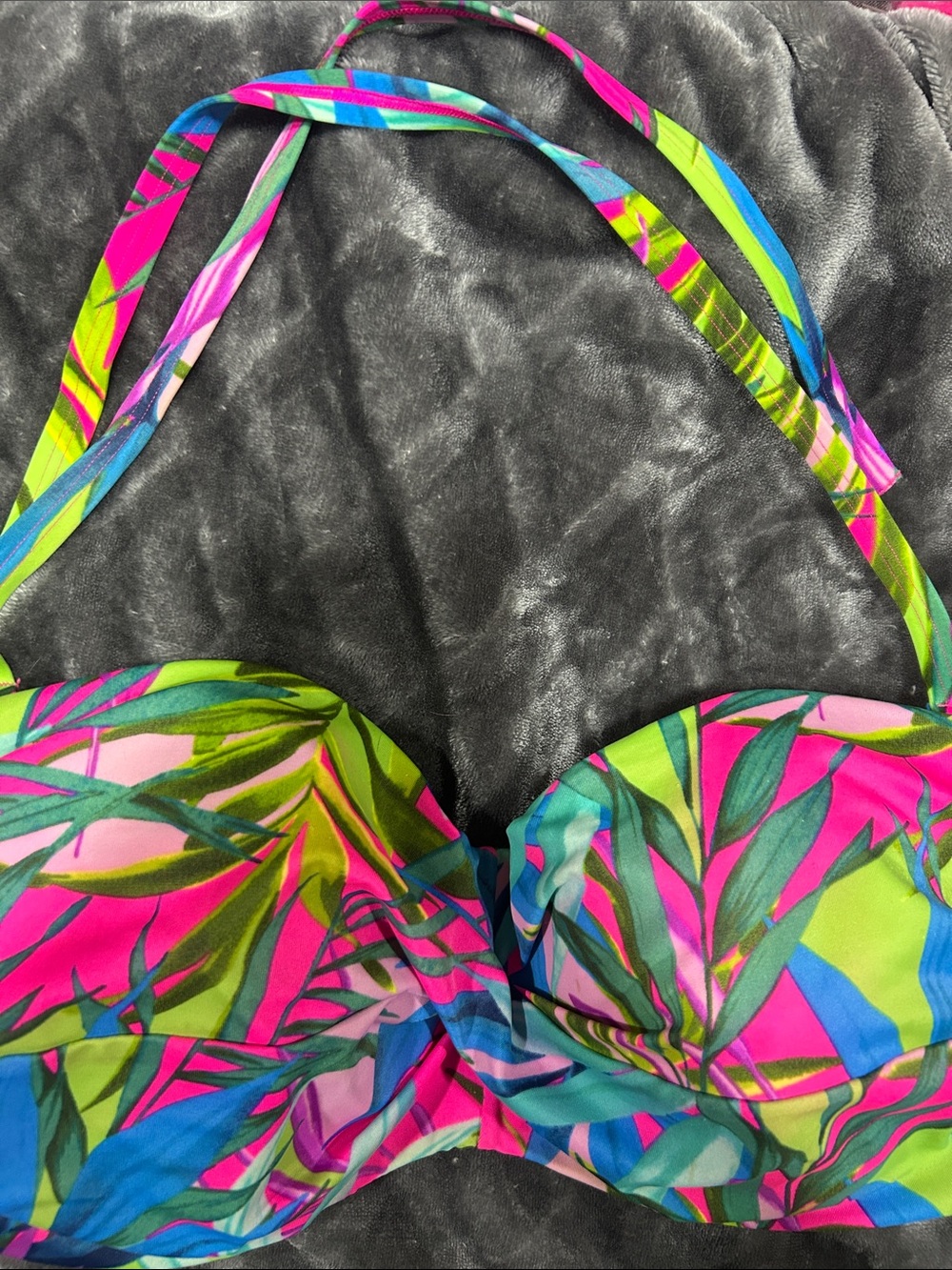 Bikini Top in Bright Tropical Print - Victoria’s Secret circa 2014 🌴